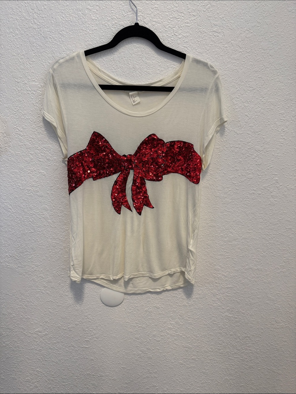 H&M Cream Short Sleeve Tee with Red Sequin Bow Accent